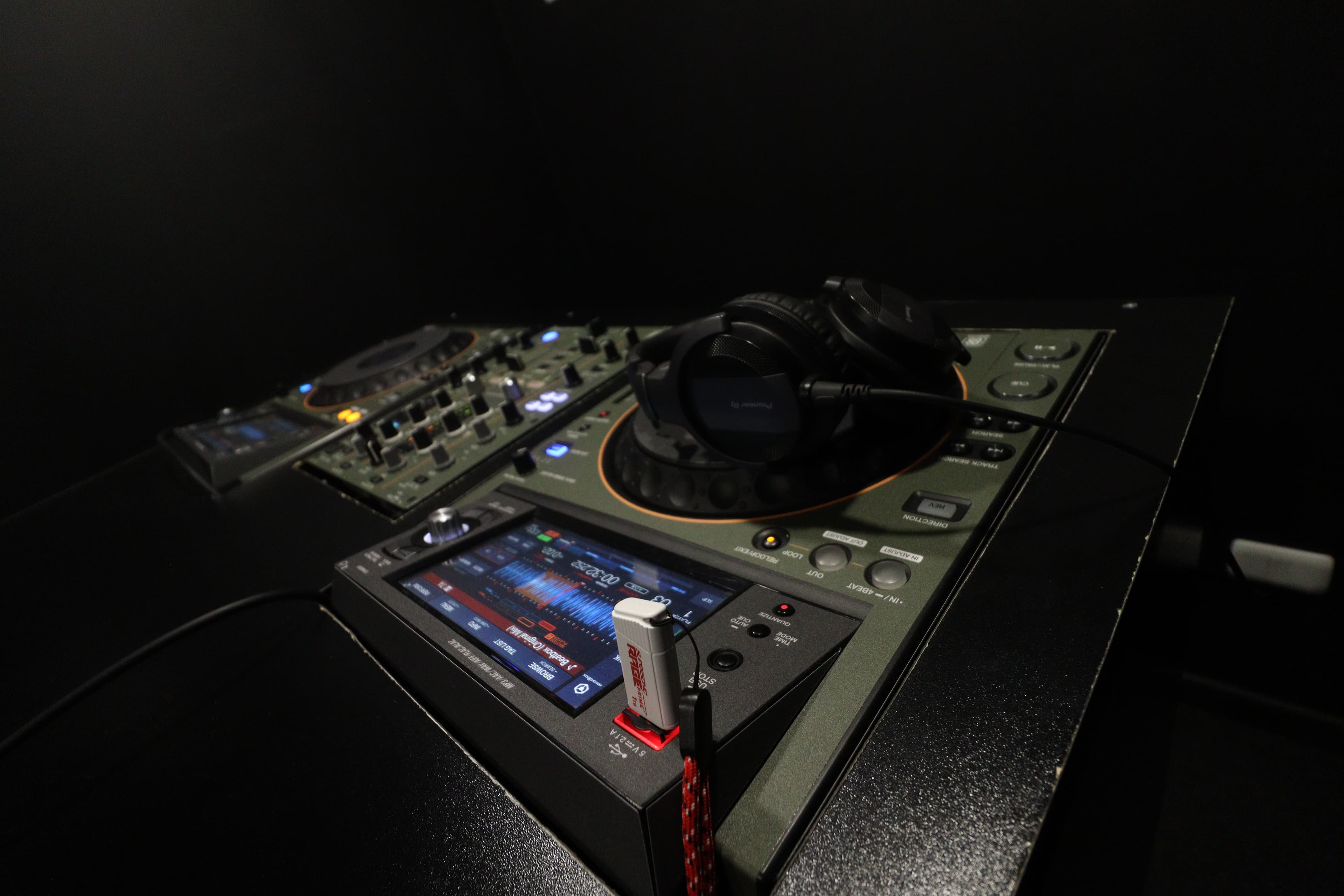 Sala de ensayo de DJ de FOTF Studios, aislada acústicamente