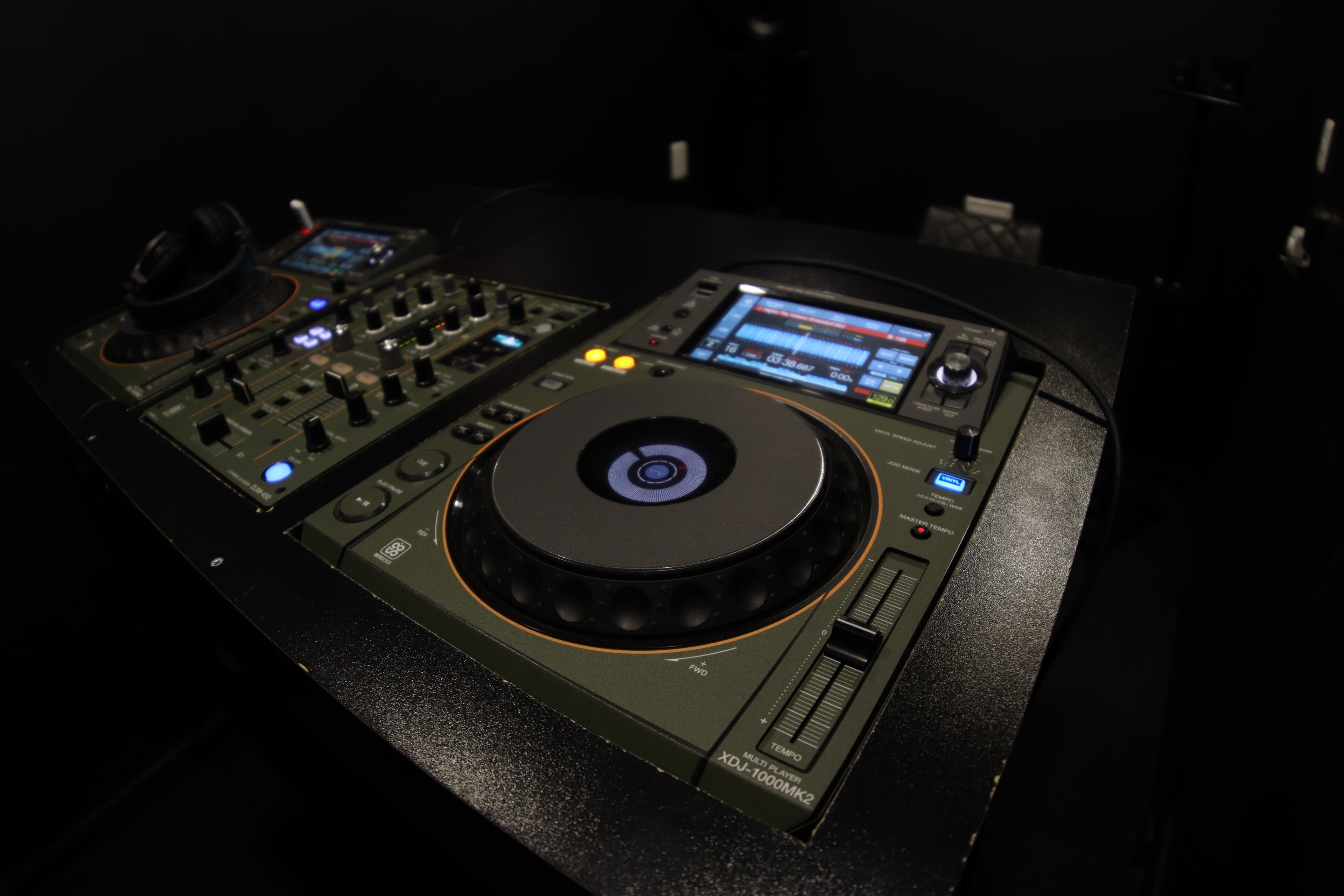 Sala de ensayo de DJ de FOTF Studios, aislada acústicamente