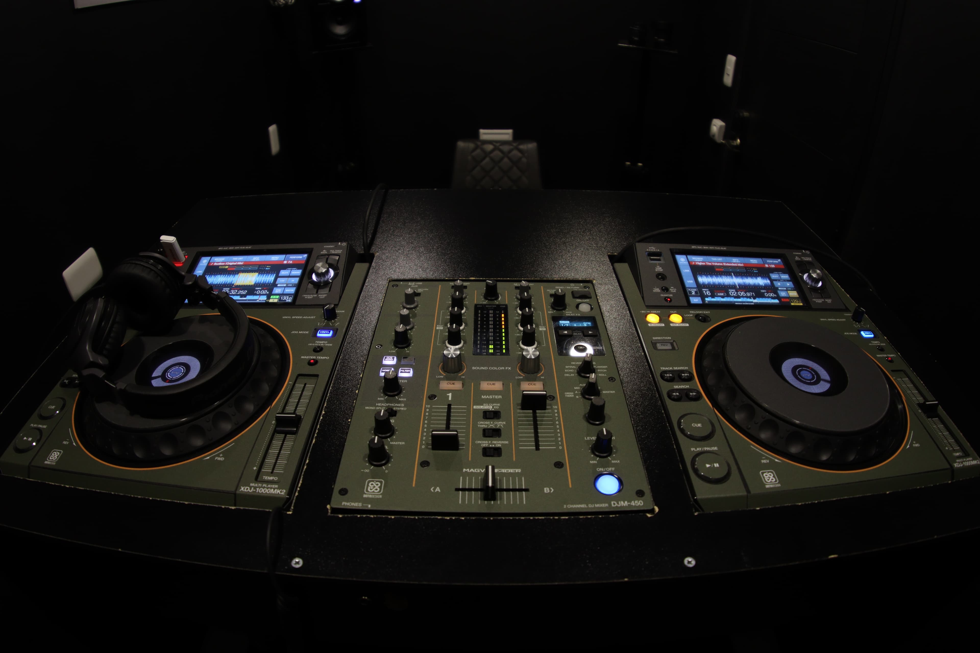 Sala de ensayo de DJ de FOTF Studios, aislada acústicamente